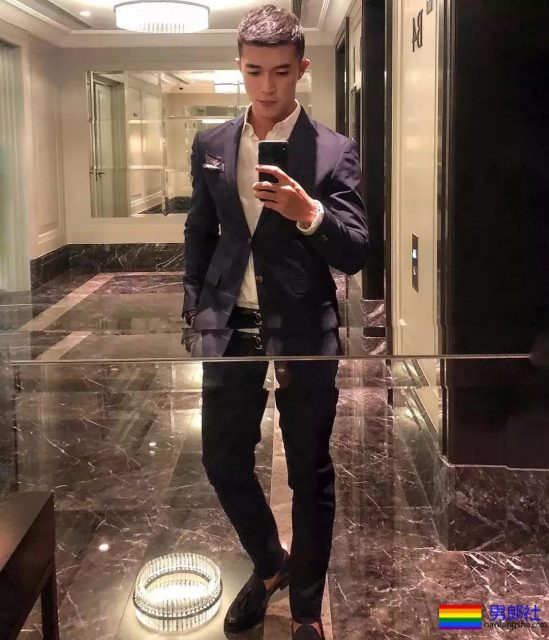 小奶狗因湿身在网络走红,照片我已找到。 - 51虹马 小奶狗因湿身在网络走红,照片我已找到。 - 51虹马