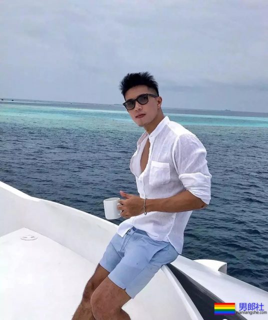 小奶狗因湿身在网络走红,照片我已找到。 - 51虹马 小奶狗因湿身在网络走红,照片我已找到。 - 51虹马