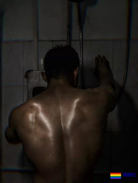 42CM!上海体院的男生粗壮的不仅仅是手臂! - 51虹马 42CM!上海体院的男生粗壮的不仅仅是手臂! - 51虹马