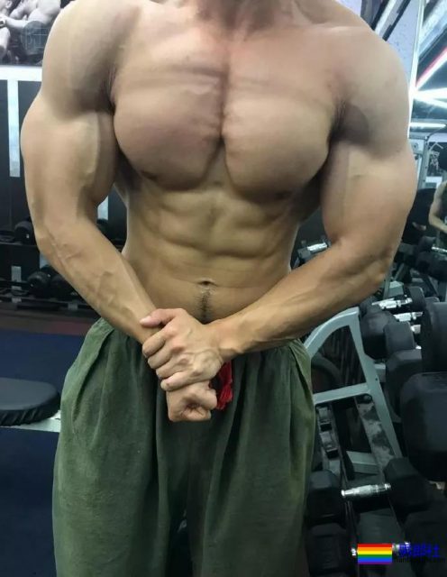 42CM!上海体院的男生粗壮的不仅仅是手臂! - 51虹马 42CM!上海体院的男生粗壮的不仅仅是手臂! - 51虹马