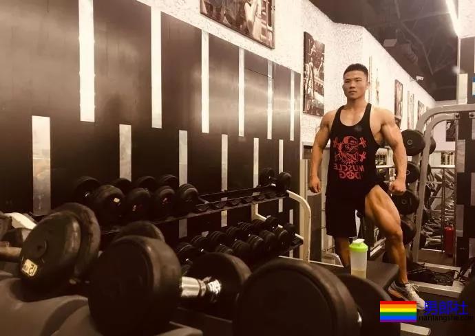 42CM!上海体院的男生粗壮的不仅仅是手臂! - 51虹马 42CM!上海体院的男生粗壮的不仅仅是手臂! - 51虹马