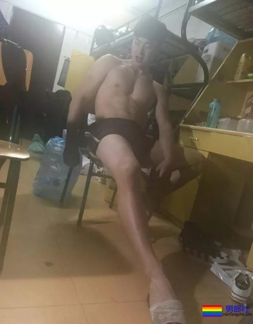 42CM!上海体院的男生粗壮的不仅仅是手臂! - 51虹马 42CM!上海体院的男生粗壮的不仅仅是手臂! - 51虹马