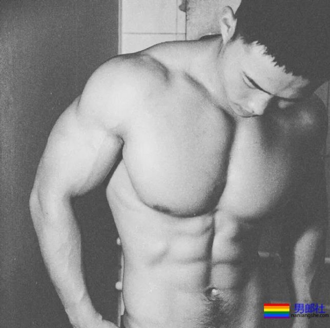 42CM!上海体院的男生粗壮的不仅仅是手臂! - 51虹马 42CM!上海体院的男生粗壮的不仅仅是手臂! - 51虹马