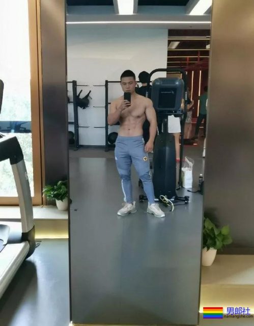 42CM!上海体院的男生粗壮的不仅仅是手臂! - 51虹马 42CM!上海体院的男生粗壮的不仅仅是手臂! - 51虹马