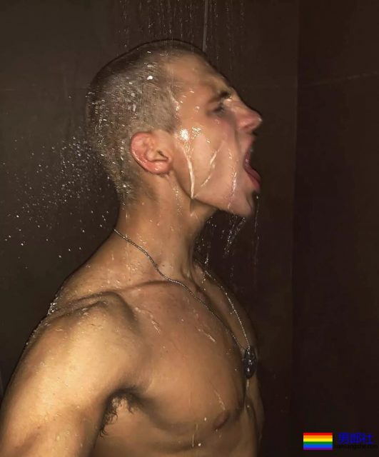 190CM公狗腰男自爆军营硬照，长官肯定对他关爱有加 - 51虹马