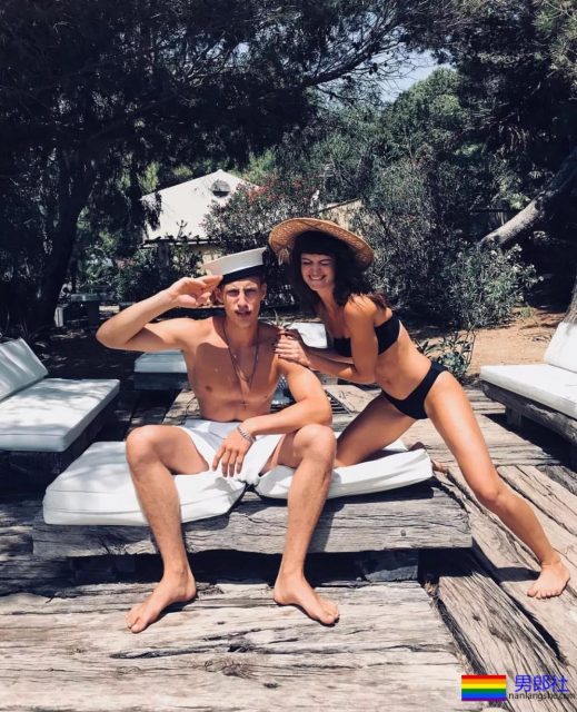 190CM公狗腰男自爆军营硬照，长官肯定对他关爱有加 - 51虹马