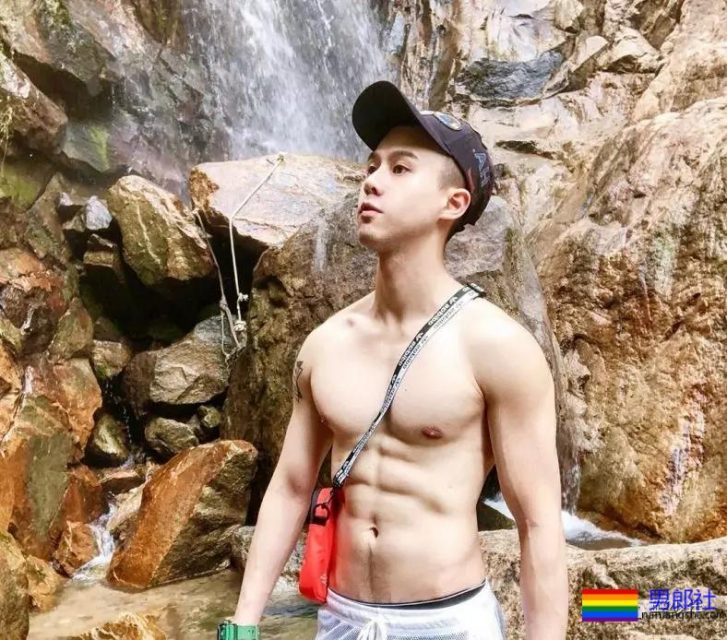 大到撑不住的肌肉Gay，好帅啊！ - 51虹马