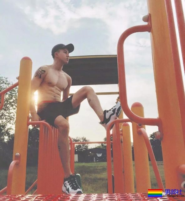 大到撑不住的肌肉Gay，好帅啊！ - 51虹马