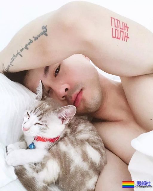 大到撑不住的肌肉Gay，好帅啊！ - 51虹马