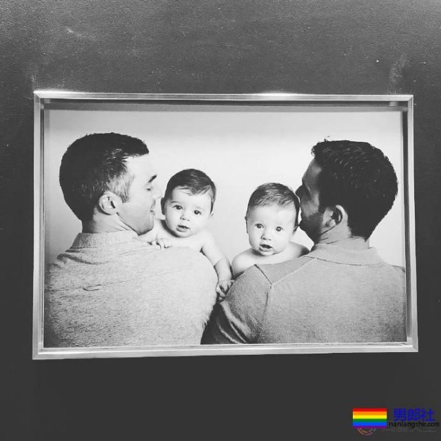 夫夫分享“育儿经”：孩子教会我们爱与同理心 - 51虹马