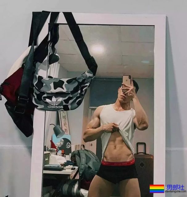 室友是个0,在宿舍差点对我动手了。 - 51虹马 室友是个0,在宿舍差点对我动手了。 - 51虹马