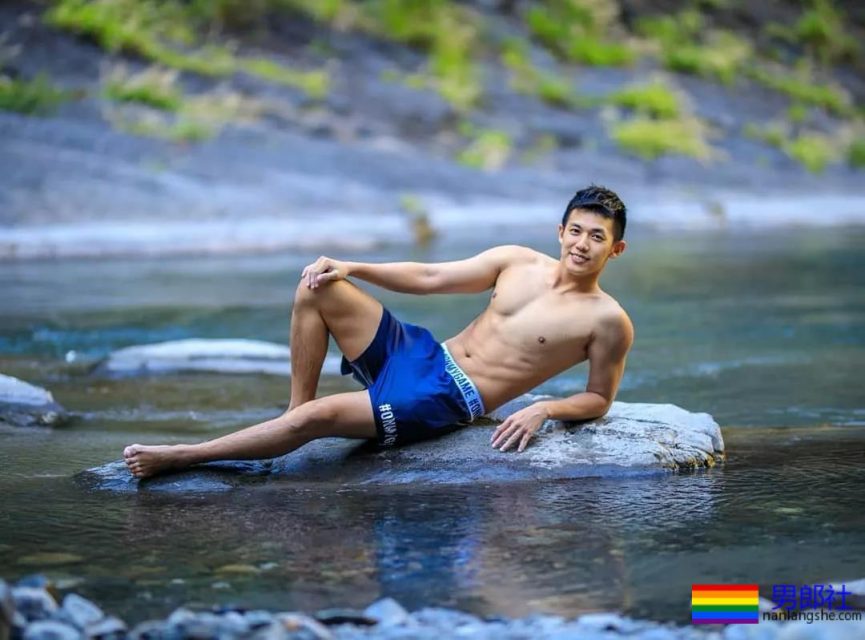 鲜肉学长在海边拍写真,这几个你喜欢哪个? - 51虹马 鲜肉学长在海边拍写真,这几个你喜欢哪个? - 51虹马