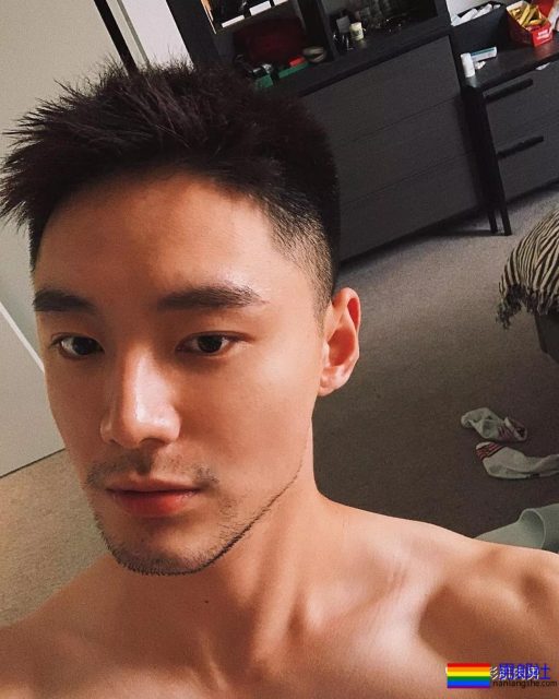 围浴巾狂野胡茬肌肉男,腰线下不管怎么穿着都是那样高挺 - 51虹马 围浴巾狂野胡茬肌肉男,腰线下不管怎么穿着都是那样高挺 - 51虹马