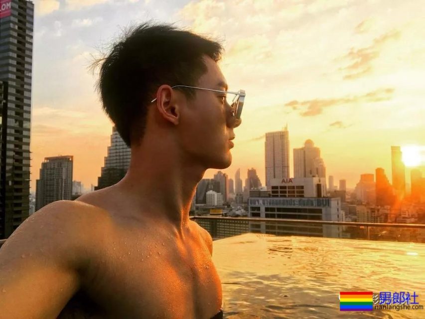 围浴巾狂野胡茬肌肉男,腰线下不管怎么穿着都是那样高挺 - 51虹马 围浴巾狂野胡茬肌肉男,腰线下不管怎么穿着都是那样高挺 - 51虹马