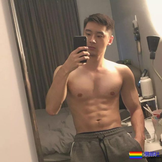 围浴巾狂野胡茬肌肉男,腰线下不管怎么穿着都是那样高挺 - 51虹马 围浴巾狂野胡茬肌肉男,腰线下不管怎么穿着都是那样高挺 - 51虹马