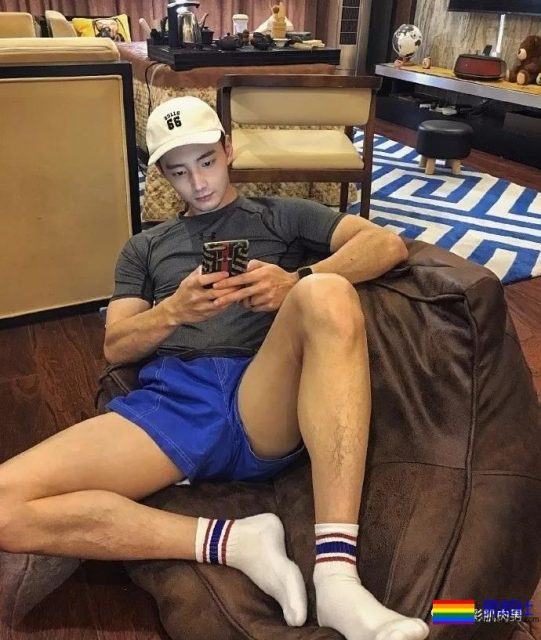 围浴巾狂野胡茬肌肉男,腰线下不管怎么穿着都是那样高挺 - 51虹马 围浴巾狂野胡茬肌肉男,腰线下不管怎么穿着都是那样高挺 - 51虹马