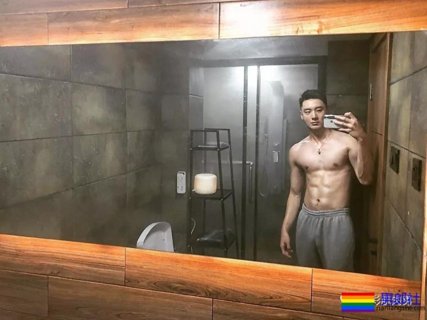 围浴巾狂野胡茬肌肉男,腰线下不管怎么穿着都是那样高挺 - 51虹马 围浴巾狂野胡茬肌肉男,腰线下不管怎么穿着都是那样高挺 - 51虹马