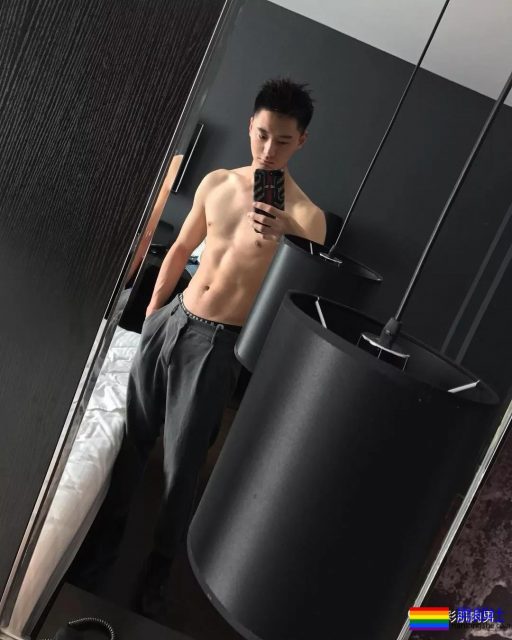 围浴巾狂野胡茬肌肉男,腰线下不管怎么穿着都是那样高挺 - 51虹马 围浴巾狂野胡茬肌肉男,腰线下不管怎么穿着都是那样高挺 - 51虹马