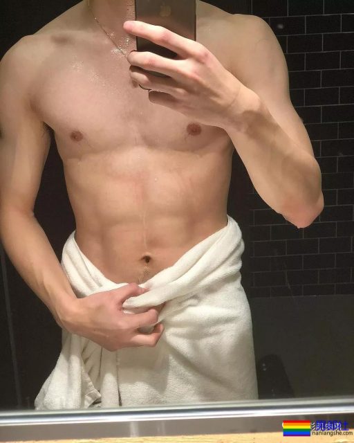 围浴巾狂野胡茬肌肉男,腰线下不管怎么穿着都是那样高挺 - 51虹马 围浴巾狂野胡茬肌肉男,腰线下不管怎么穿着都是那样高挺 - 51虹马