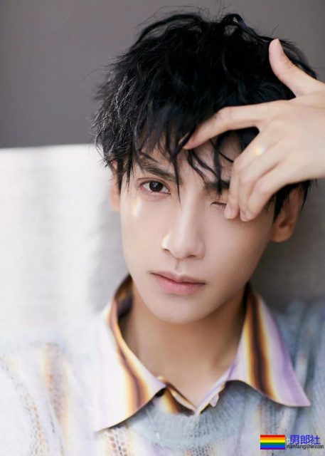 鲜肉收割机不只萧亚轩!搭档男主都超A,新剧又喜新小12岁小狼狗! - 51虹马 鲜肉收割机不只萧亚轩!搭档男主都超A,新剧又喜新小12岁小狼狗! - 51虹马