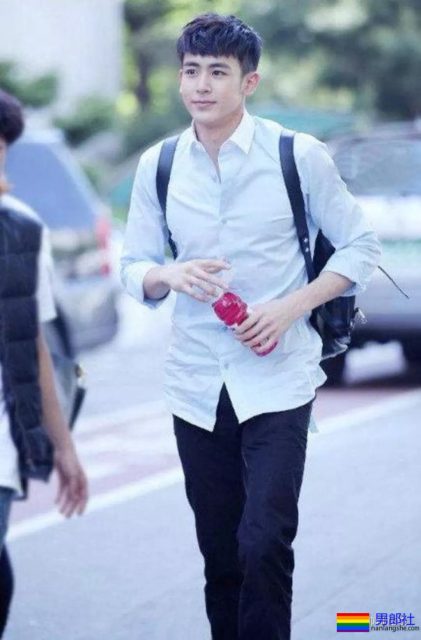 鲜肉收割机不只萧亚轩!搭档男主都超A,新剧又喜新小12岁小狼狗! - 51虹马 鲜肉收割机不只萧亚轩!搭档男主都超A,新剧又喜新小12岁小狼狗! - 51虹马