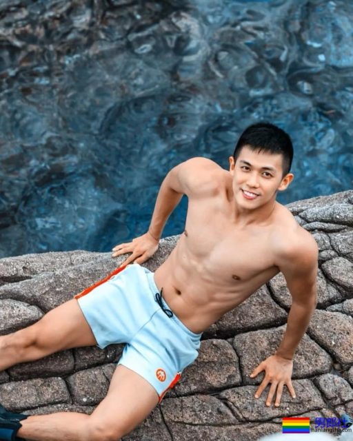 摄影师把男模带到山里玩！一水的运动型肌肉男，我沦陷了！ - 51虹马