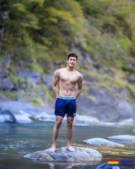 摄影师把男模带到山里玩！一水的运动型肌肉男，我沦陷了！ - 51虹马