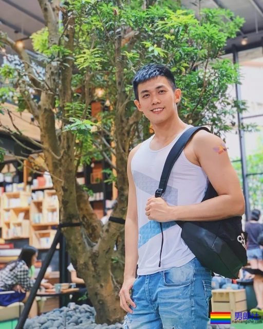 摄影师把男模带到山里玩！一水的运动型肌肉男，我沦陷了！ - 51虹马