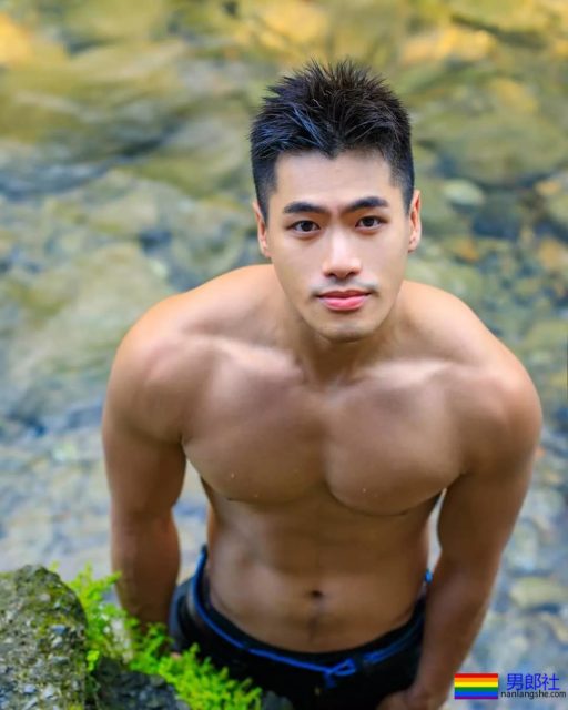 摄影师把男模带到山里玩！一水的运动型肌肉男，我沦陷了！ - 51虹马