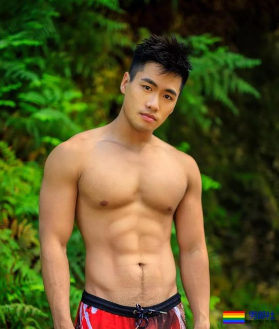 摄影师把男模带到山里玩！一水的运动型肌肉男，我沦陷了！ - 51虹马