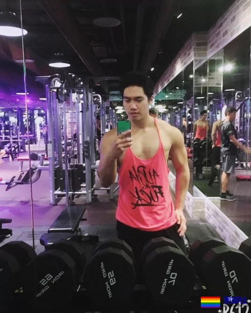 摄影师把男模带到山里玩！一水的运动型肌肉男，我沦陷了！ - 51虹马