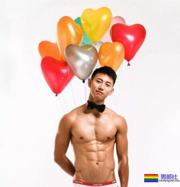 摄影师把男模带到山里玩！一水的运动型肌肉男，我沦陷了！ - 51虹马