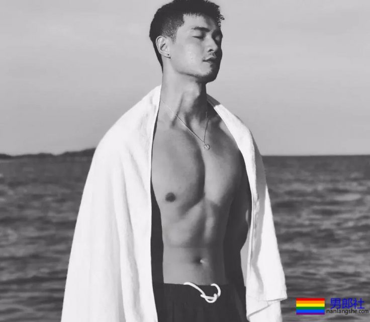 体育生玩球，真是太帅了。。。 - 51虹马