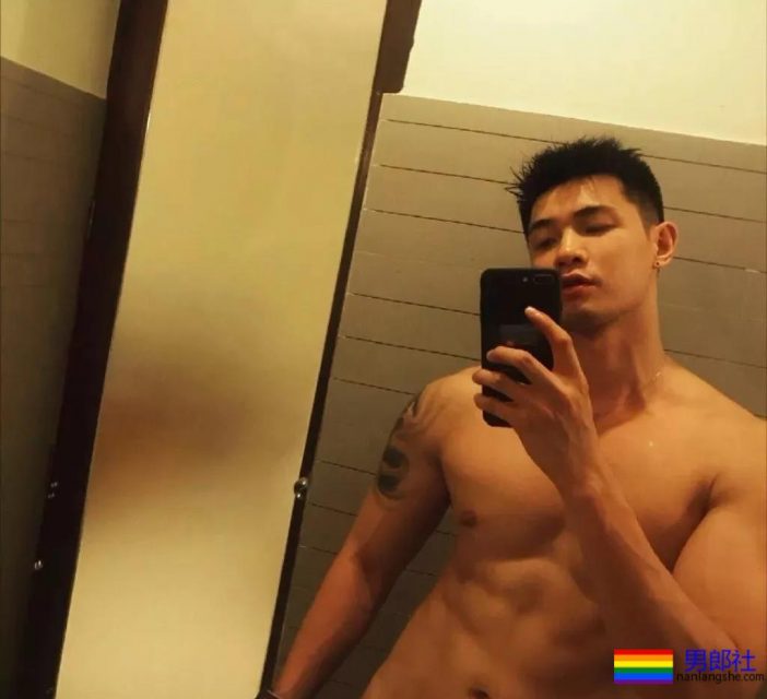 体育生玩球，真是太帅了。。。 - 51虹马