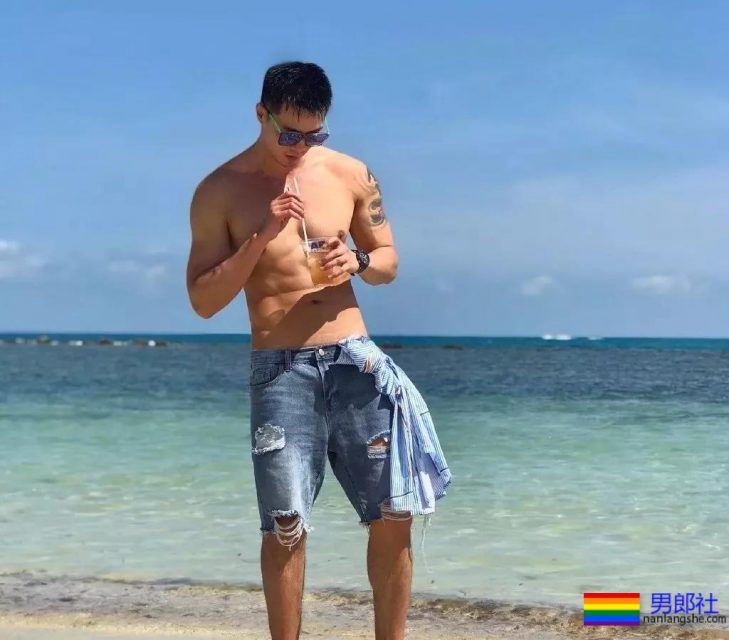 体育生玩球，真是太帅了。。。 - 51虹马