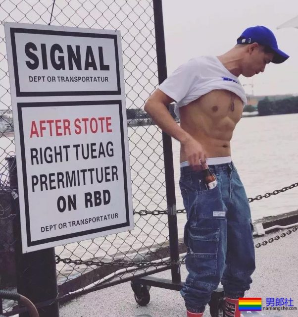 体育生玩球，真是太帅了。。。 - 51虹马