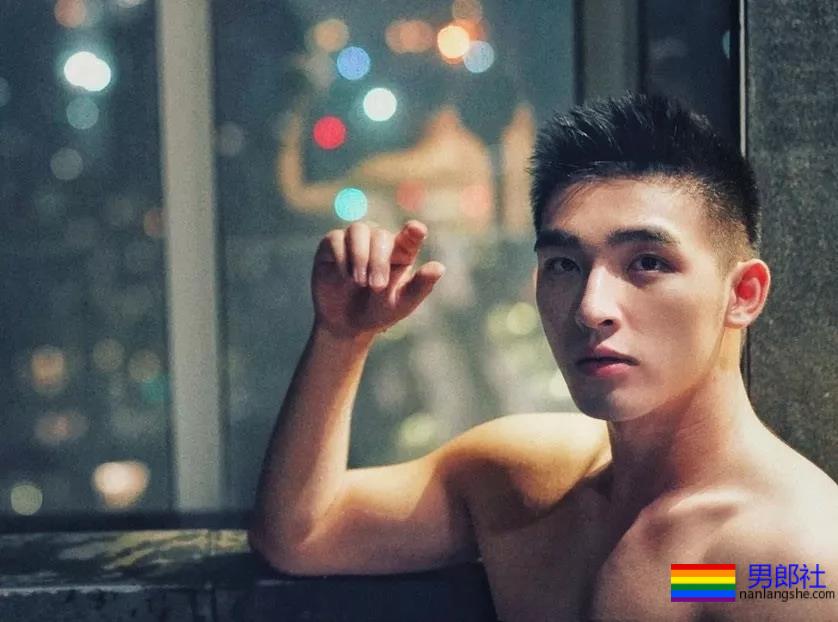 爆红小奶狗最新映照泄出！鲜嫩好肉百看不厌，扳弯直男！ - 51虹马