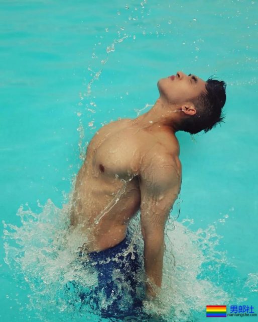 爆红小奶狗最新映照泄出！鲜嫩好肉百看不厌，扳弯直男！ - 51虹马