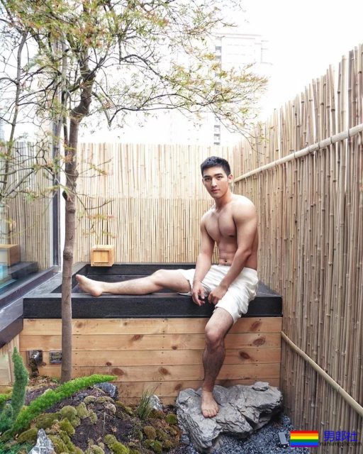 爆红小奶狗最新映照泄出！鲜嫩好肉百看不厌，扳弯直男！ - 51虹马