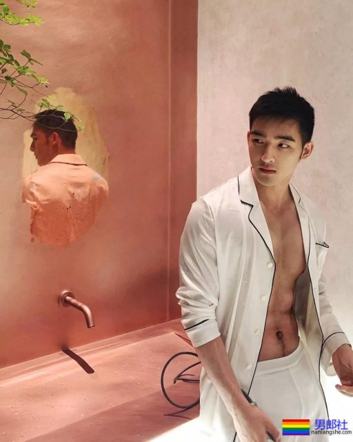 爆红小奶狗最新映照泄出！鲜嫩好肉百看不厌，扳弯直男！ - 51虹马