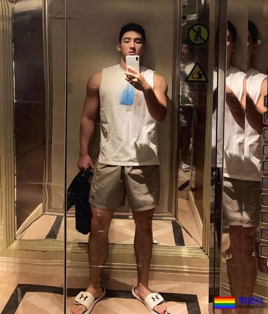 爆红小奶狗最新映照泄出！鲜嫩好肉百看不厌，扳弯直男！ - 51虹马