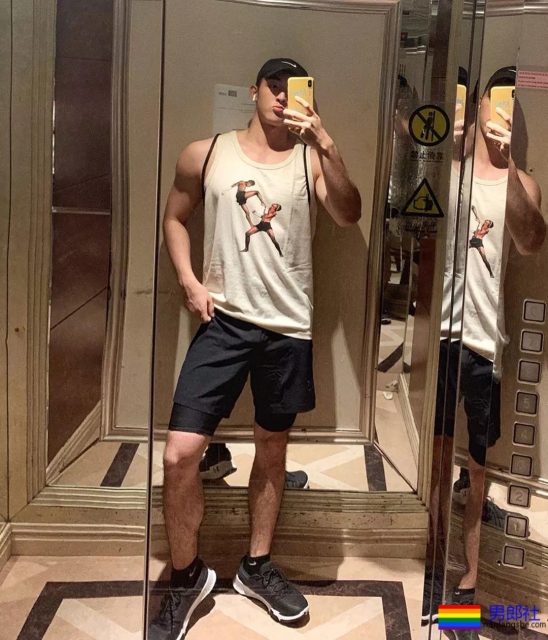 爆红小奶狗最新映照泄出！鲜嫩好肉百看不厌，扳弯直男！ - 51虹马