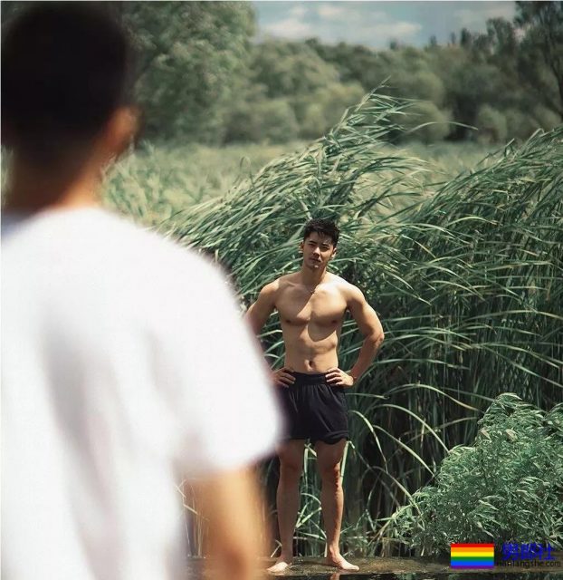 桥诘聖有了新男友？原来是他可爱的弟弟！ - 51虹马