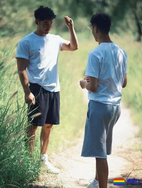 桥诘聖有了新男友？原来是他可爱的弟弟！ - 51虹马