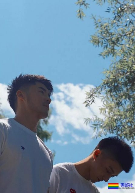 桥诘聖有了新男友？原来是他可爱的弟弟！ - 51虹马