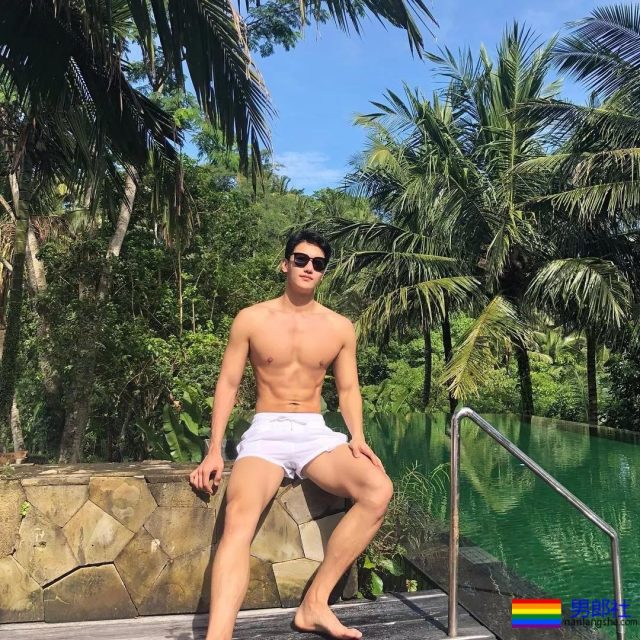 太粗壮!这枚憨直壮硕韩国兵哥居然喜欢熊熊-51虹马