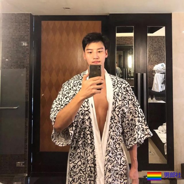 太粗壮！这枚憨直壮硕韩国兵哥居然喜欢熊熊 - 51虹马