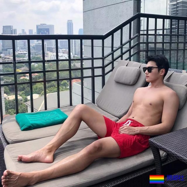 太粗壮！这枚憨直壮硕韩国兵哥居然喜欢熊熊 - 51虹马