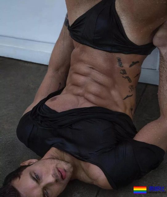 种马臀男模凭硬实力翻红，这是藏不住了？！ - 51虹马