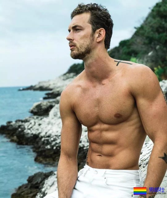 种马臀男模凭硬实力翻红，这是藏不住了？！ - 51虹马